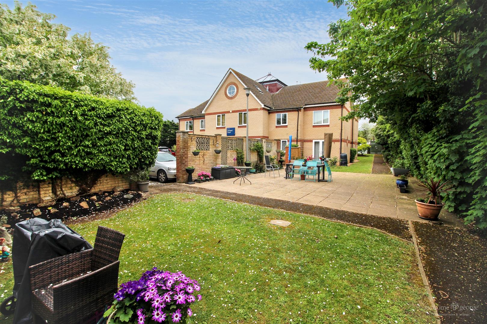 Orchard Court, Reading